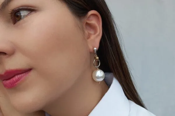 Aretes Uno Corto en Perla - Imagen 2
