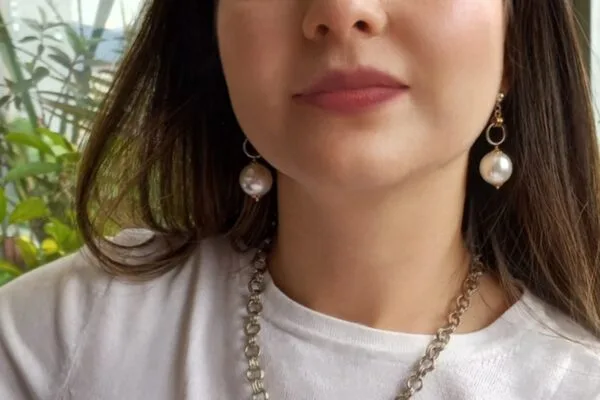 Aretes Uno Corto en Perla - Imagen 3