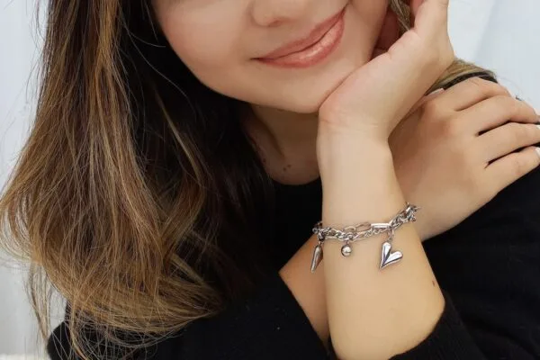 Pulsera 3 Corazones en Plateado - Imagen 2